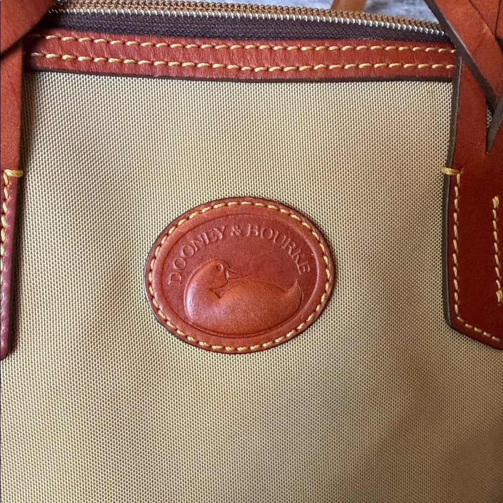 Dooney and Bourke leather & Canvas large dome bag - Picture 4 of 8